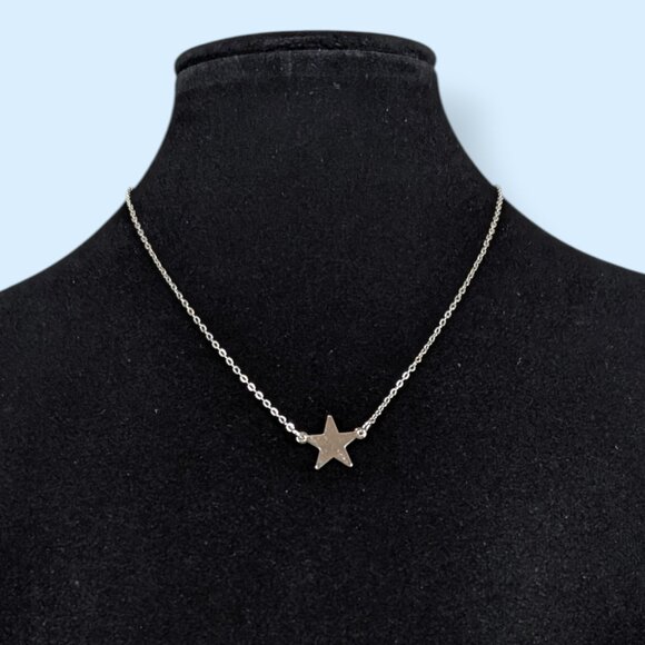 V. Avon Smooth Star Choker Necklace - Picture 1 of 5